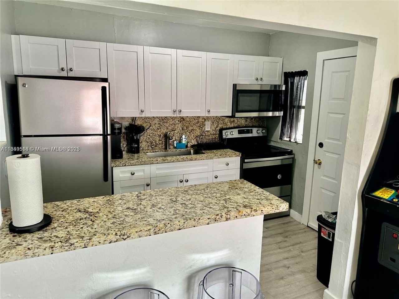 832 Nw 76th St - Photo 6 of 14