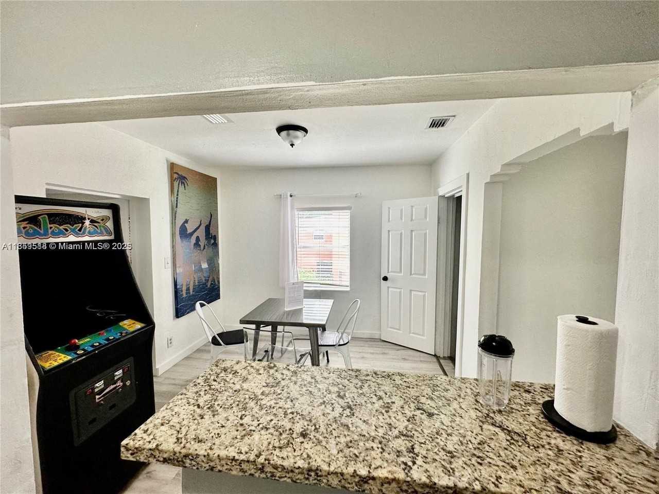 832 Nw 76th St - Photo 7 of 14