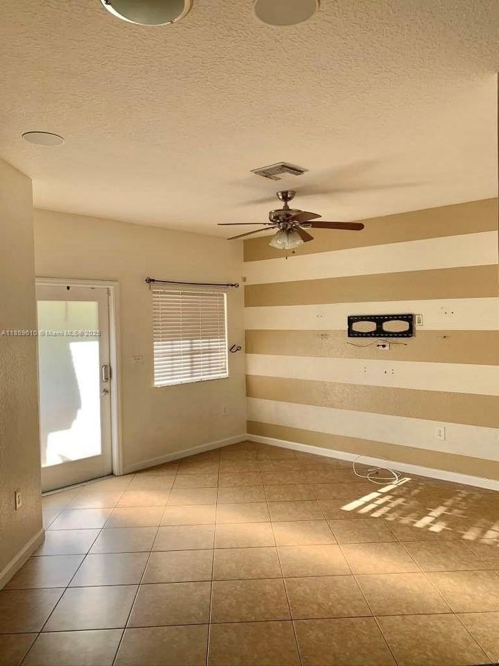 27321 Sw 140th Ct - Photo 2 of 13