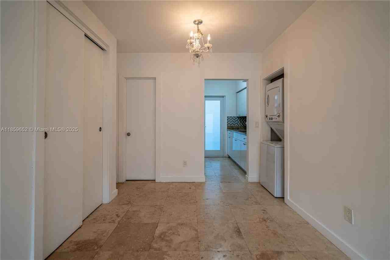 1120 Euclid Ave #2 - Photo 7 of 12