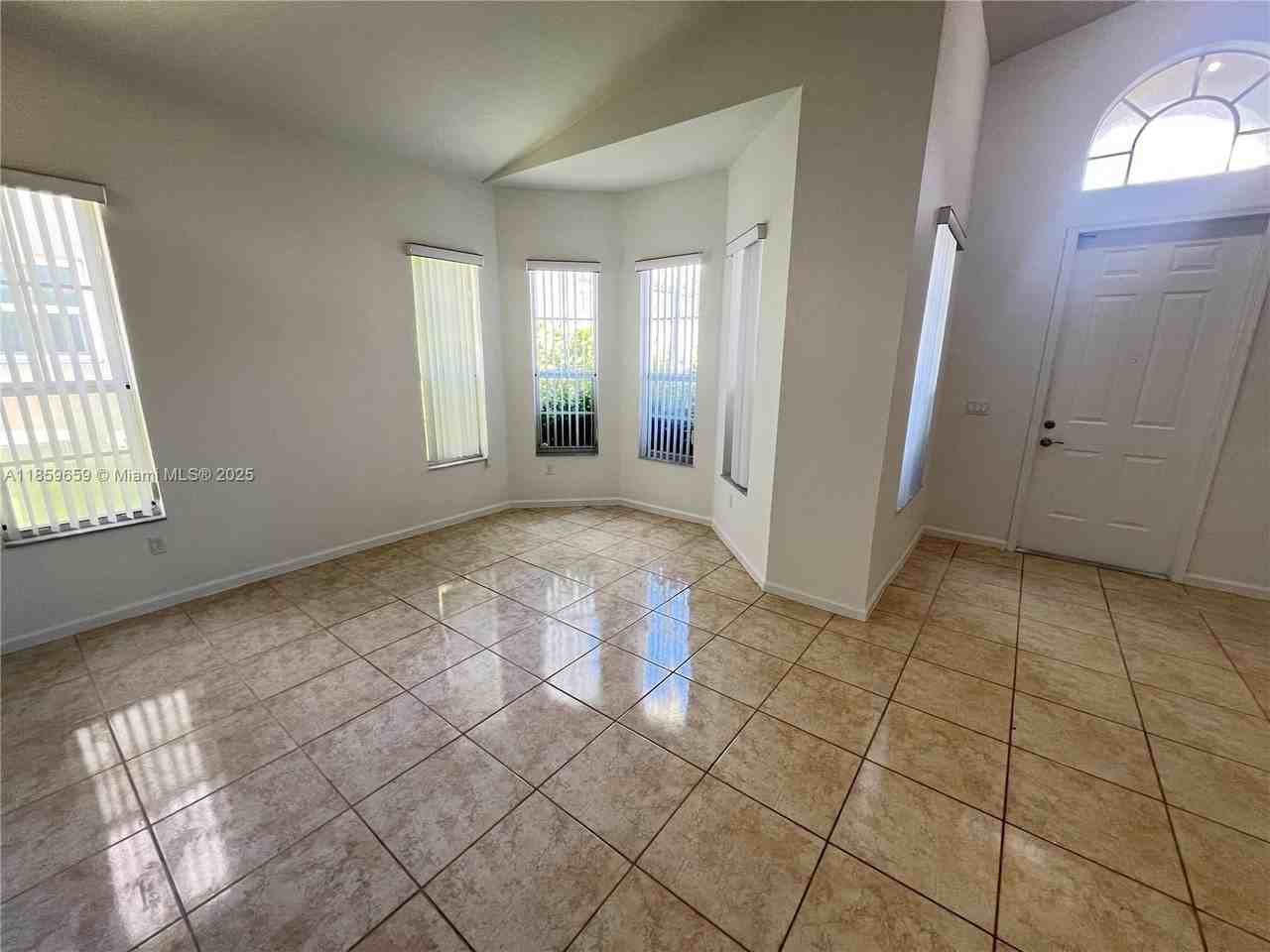 2217 Ne 41st Ave - Photo 5 of 18