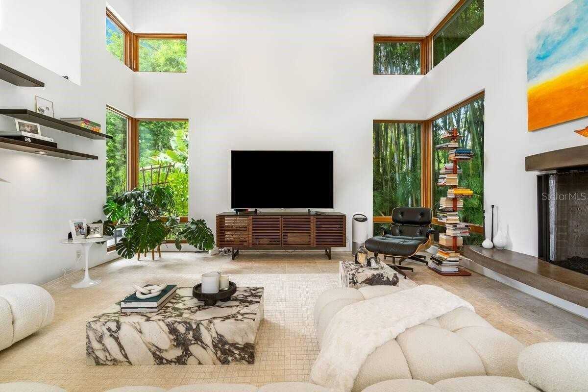 587 47th St - Photo 4 of 26