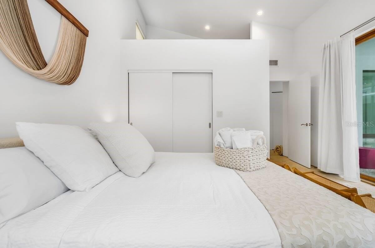 587 47th St - Photo 7 of 26