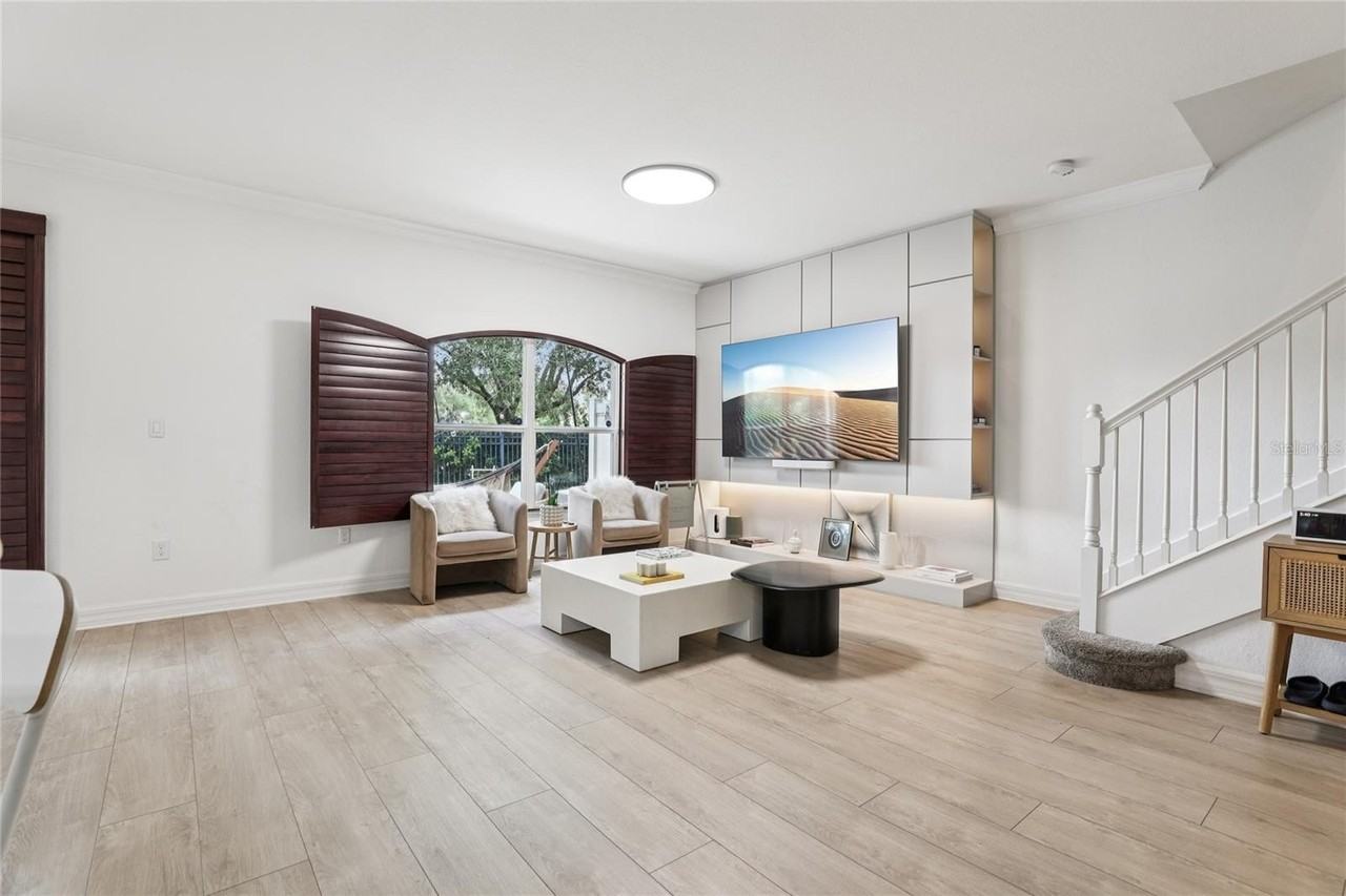 10423 Belfry Cir - Photo 4 of 43