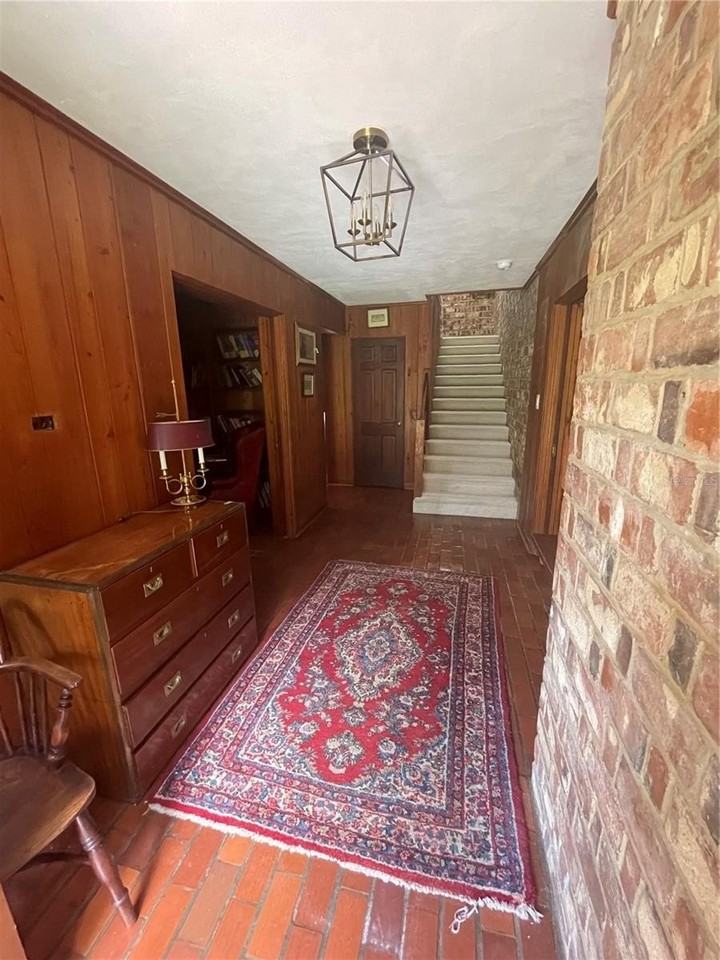 1801 Nw 30th Ter - Photo 4 of 36