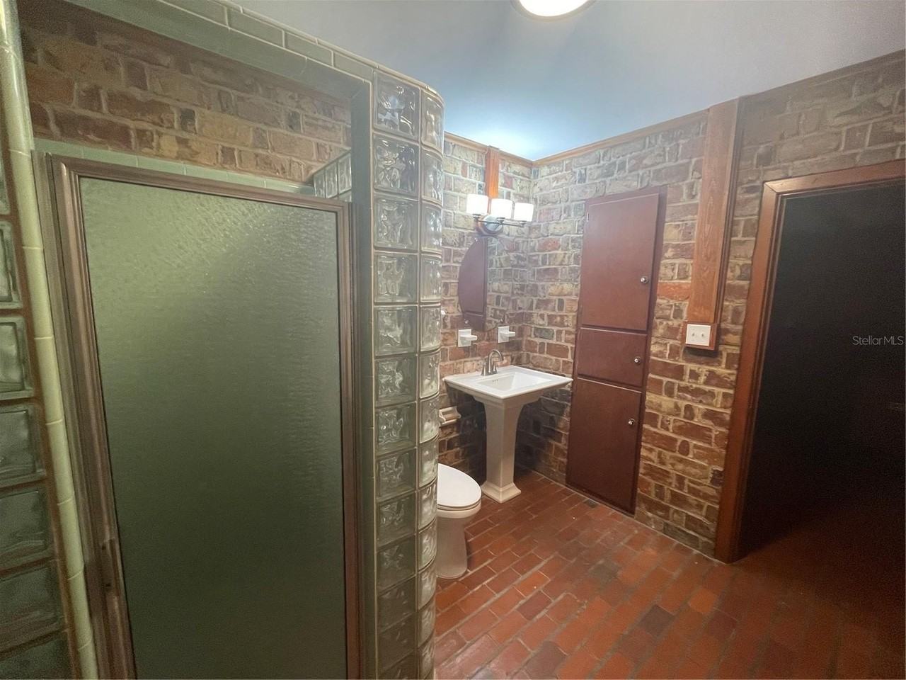 1801 Nw 30th Ter - Photo 7 of 36