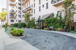 featured image of 100 W Broadway #6G