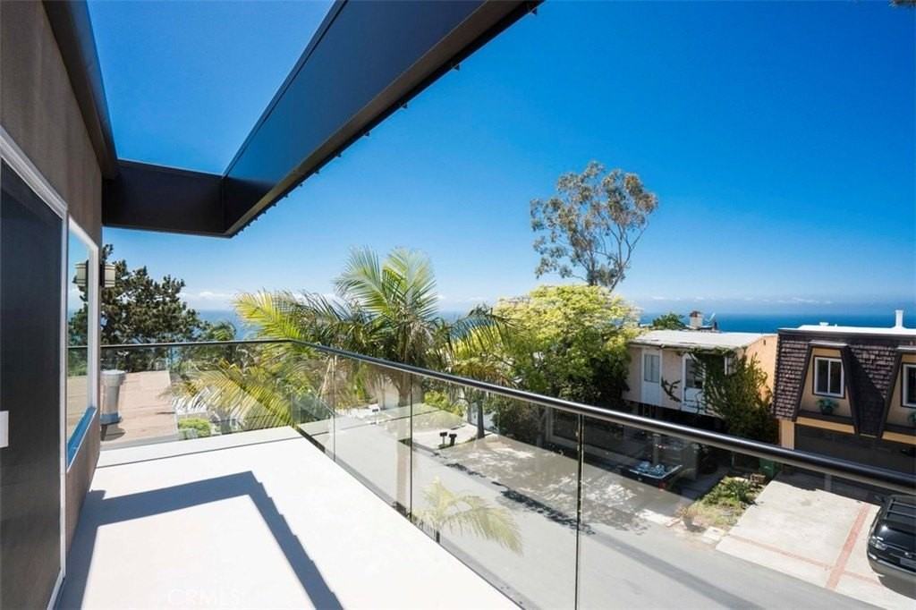 1076 Miramar St - Photo 4 of 21