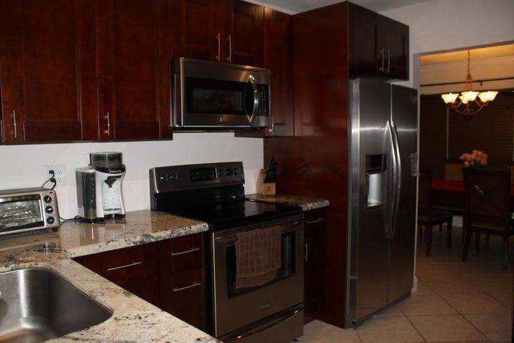 2294 Nw 63rd Ave - Photo 7 of 8