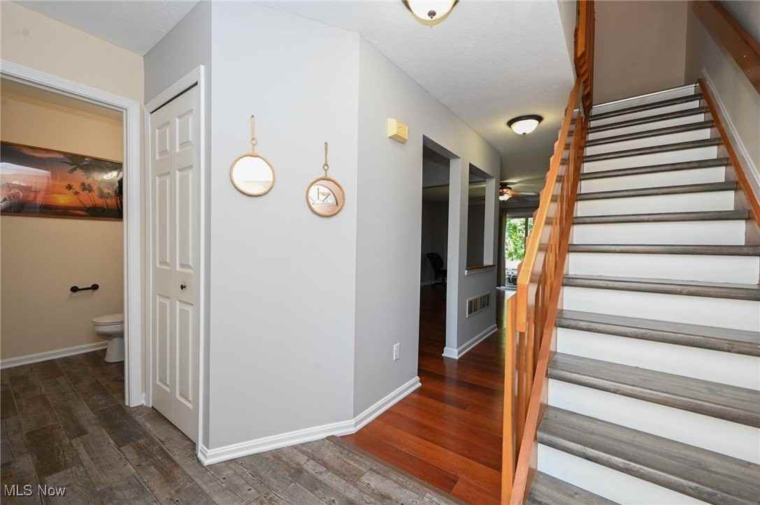 655 Almas Ct - Photo 3 of 40