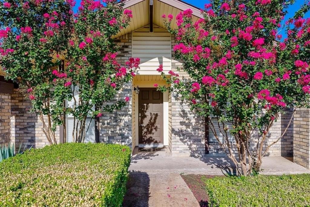 3017 Rockett Dr - Photo 2 of 32