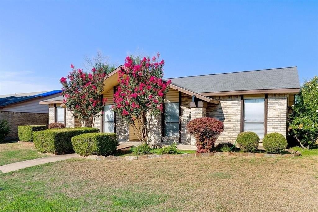 3017 Rockett Dr - Photo 3 of 32