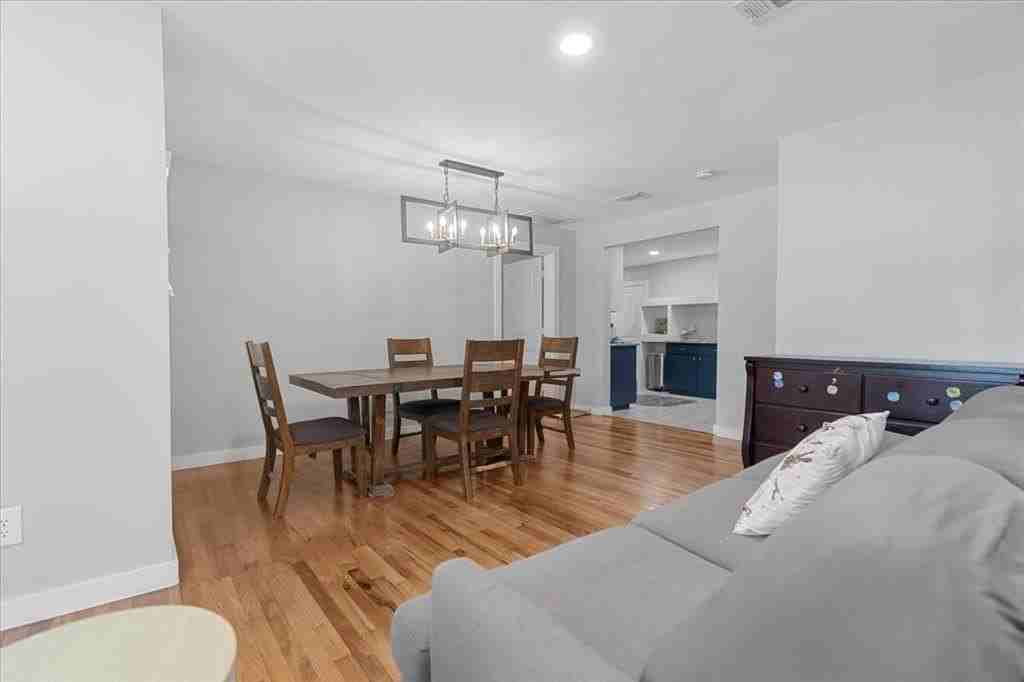 2801 S Hills Ave - Photo 2 of 22