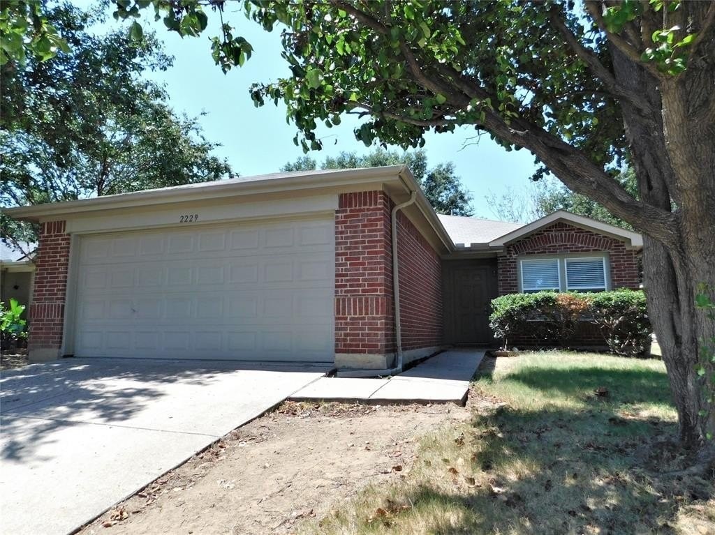 2229 Northway - Photo 2 of 26