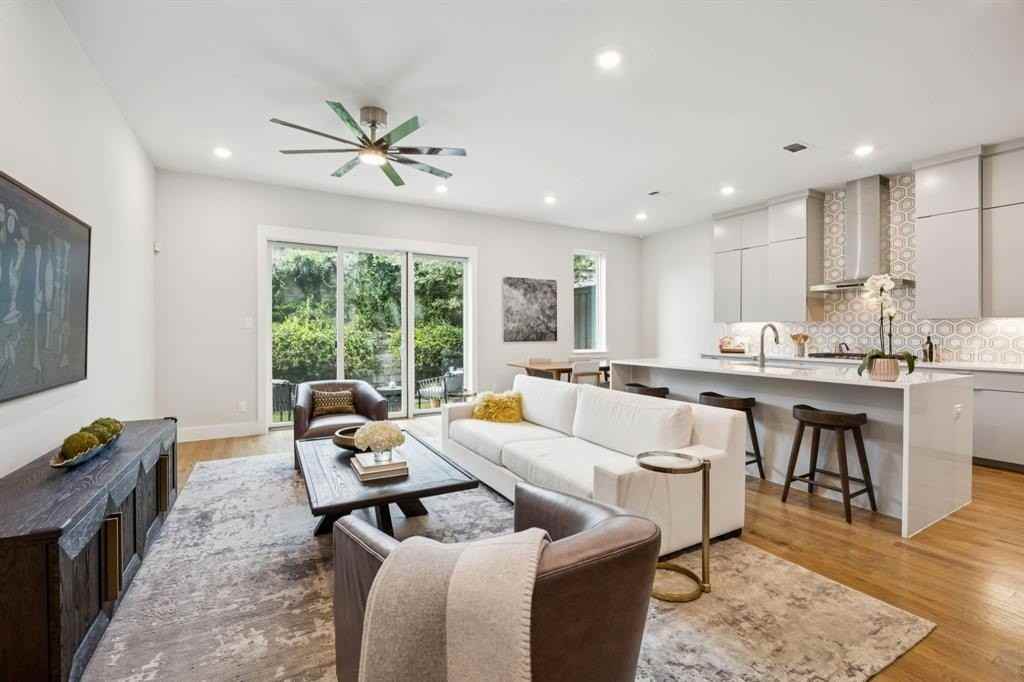 3943 Bowie Ln - Photo 3 of 30