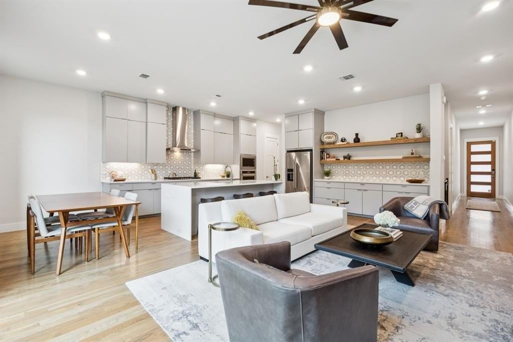 3943 Bowie Ln - Photo 4 of 30