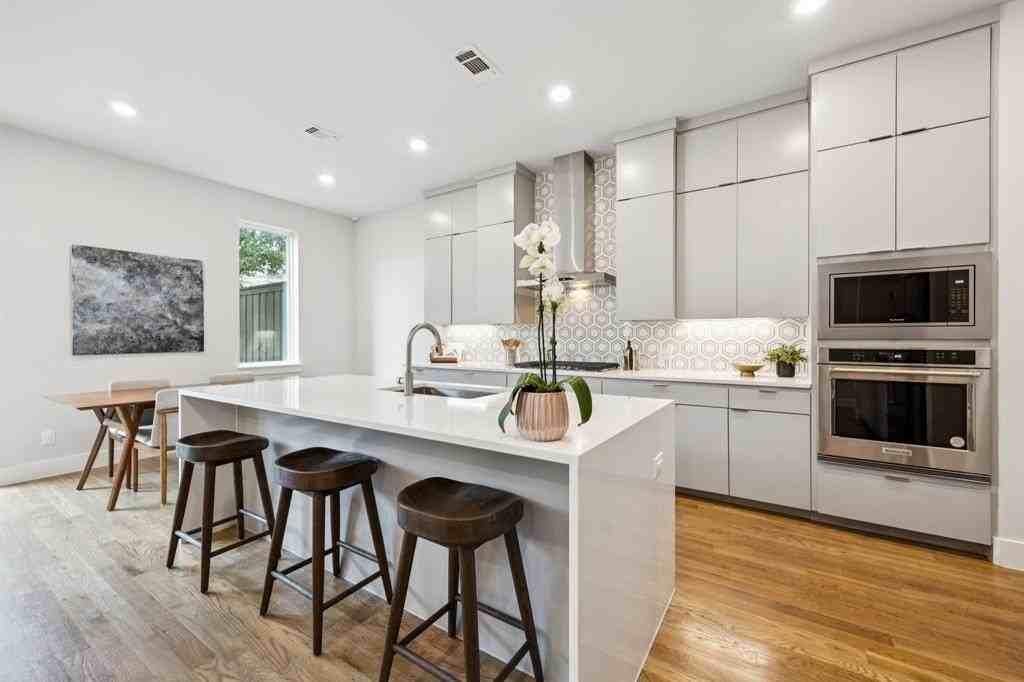 3943 Bowie Ln - Photo 6 of 30