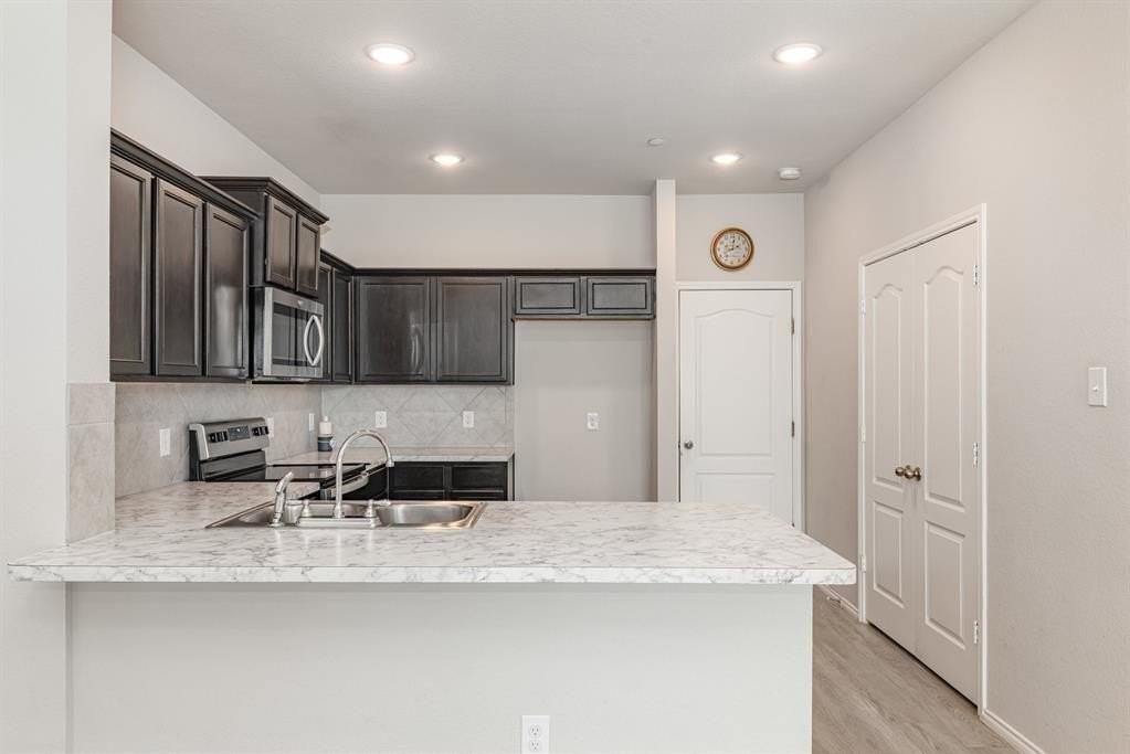 2216 Canongate Dr - Photo 4 of 15