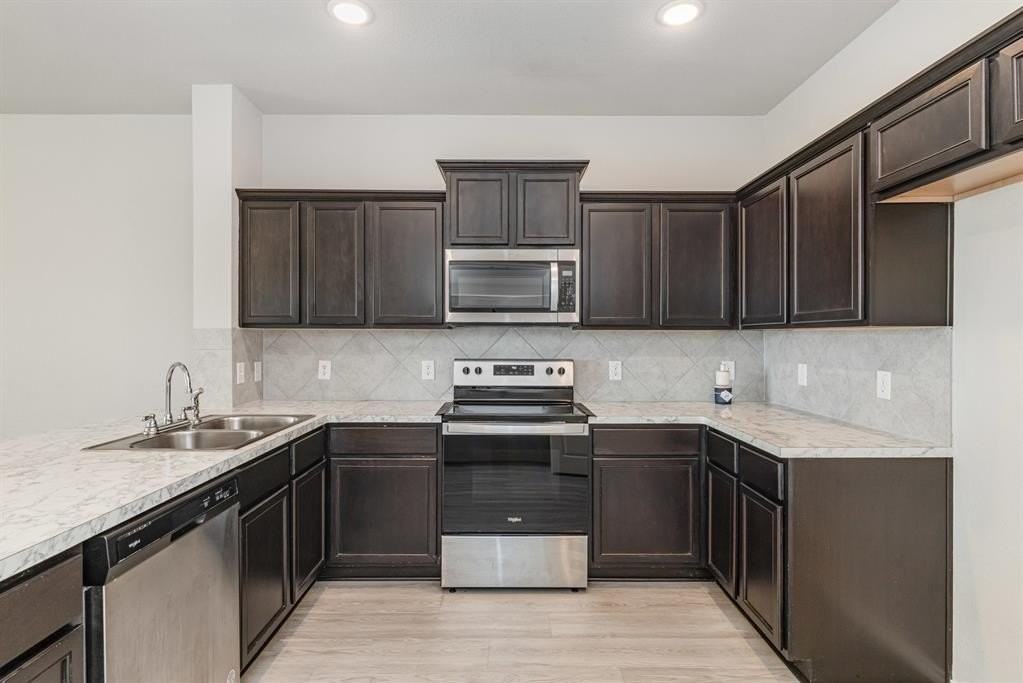 2216 Canongate Dr - Photo 5 of 15