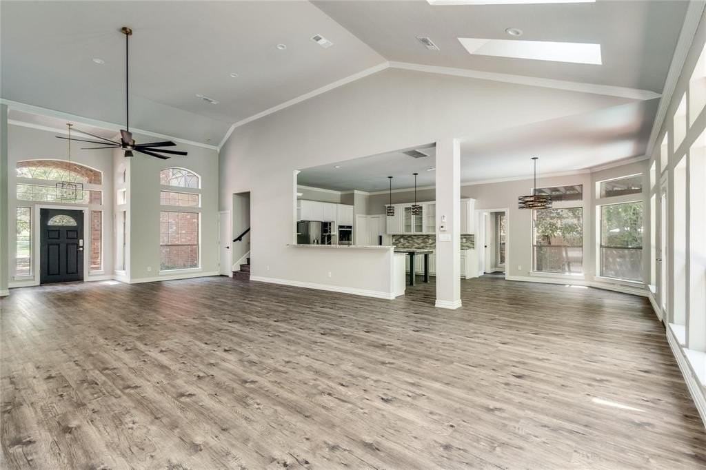 804 Shorecrest Dr - Photo 4 of 16