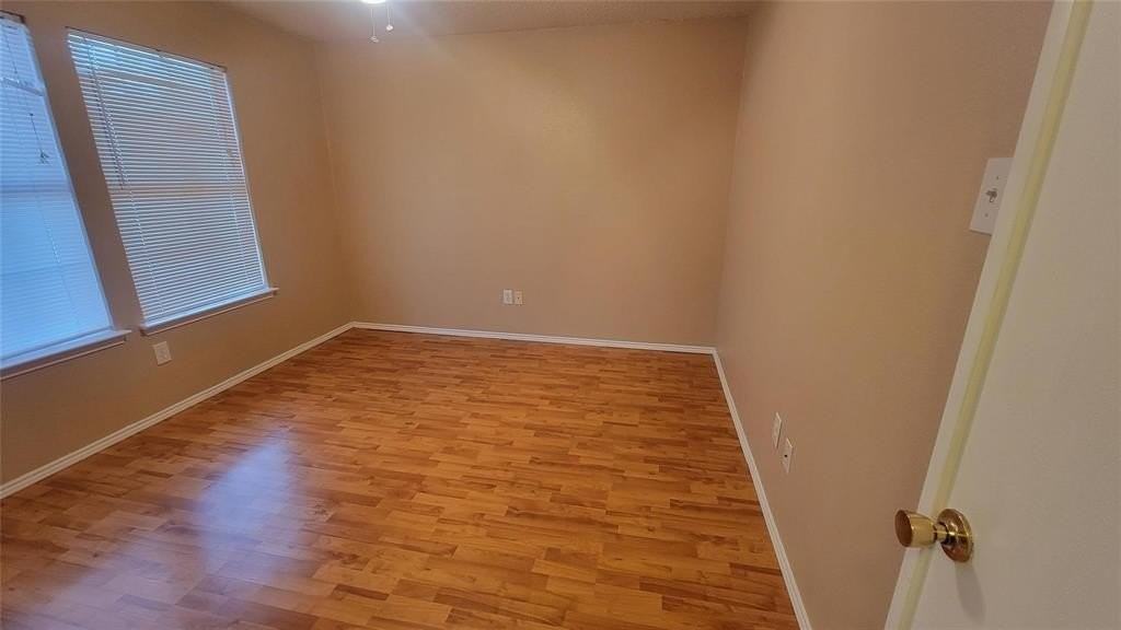 906 Post Oak Trl - Photo 3 of 21