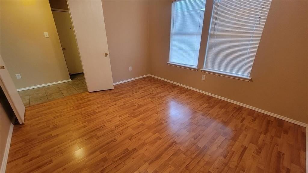 906 Post Oak Trl - Photo 4 of 21