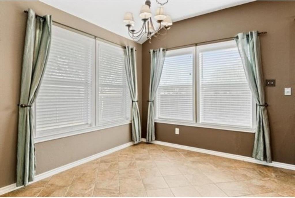 1018 Karen St - Photo 5 of 26