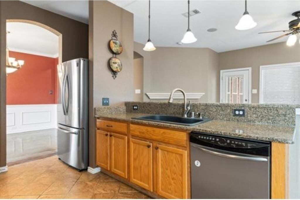 1018 Karen St - Photo 6 of 26