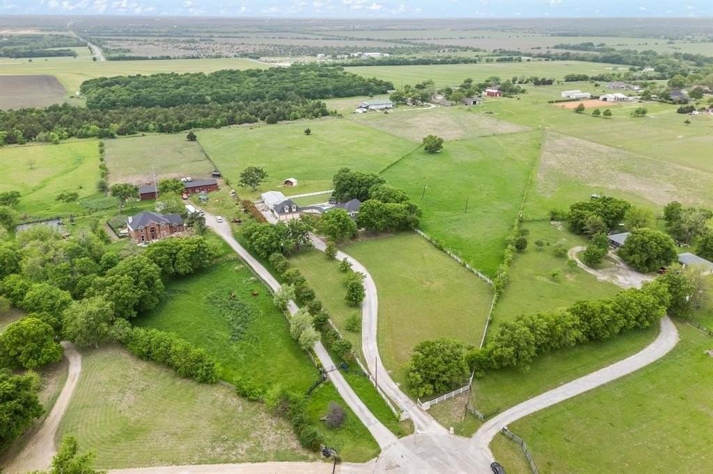 4411 Glenwood Ln - Photo 3 of 40