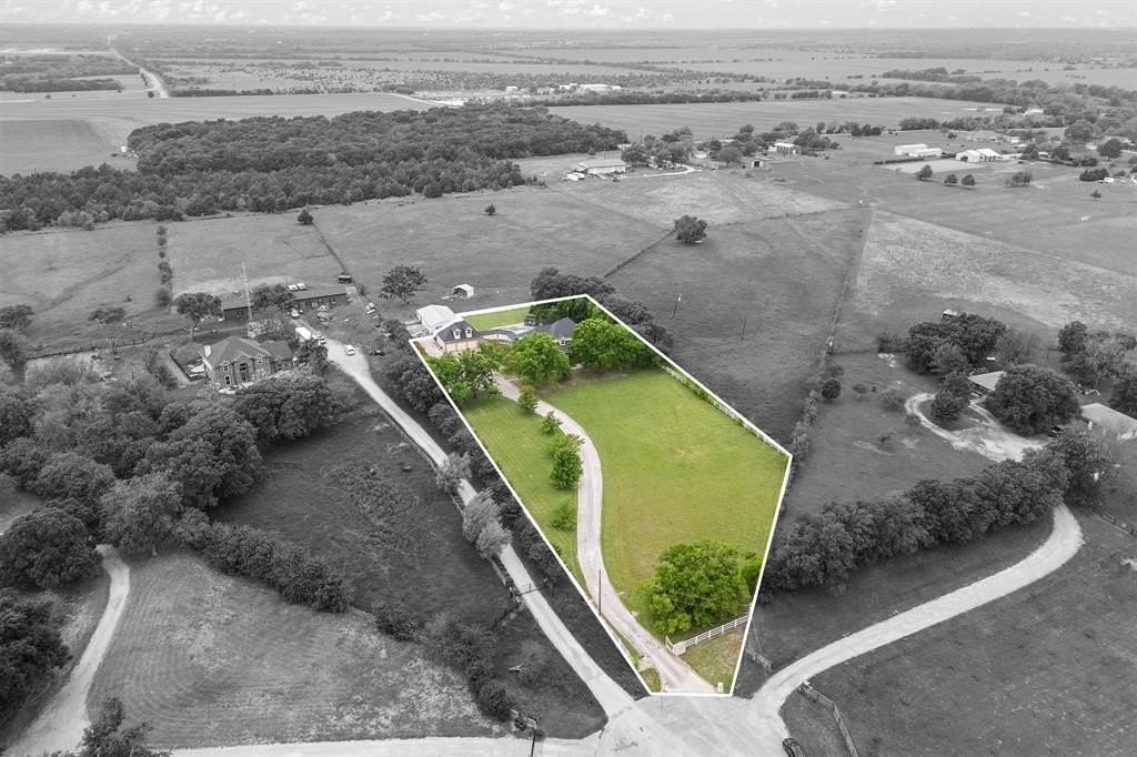 4411 Glenwood Ln - Photo 4 of 40