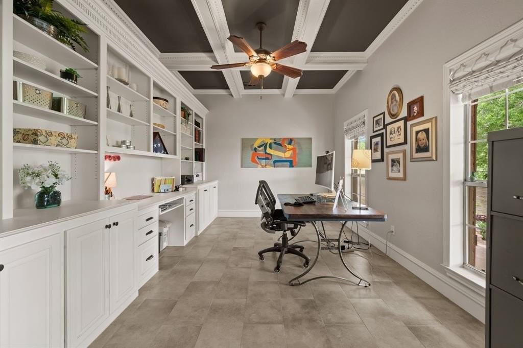 4411 Glenwood Ln - Photo 7 of 40