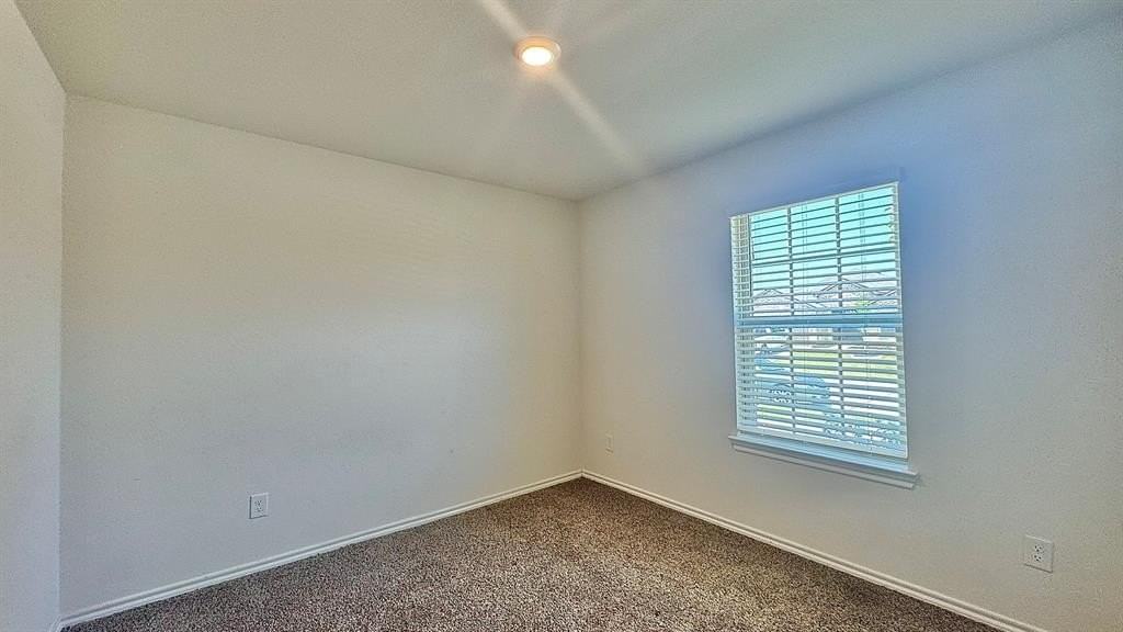 1420 Stuarts Forest Dr - Photo 6 of 32