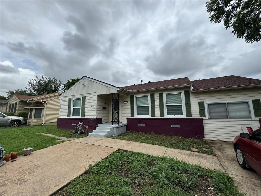 2318 Fenwick Dr - Photo 2 of 40