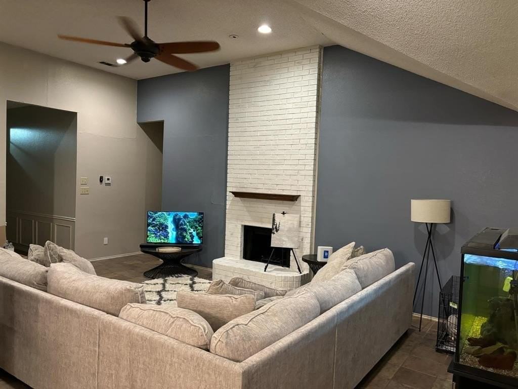 604 Oak Meadow Dr - Photo 2 of 26