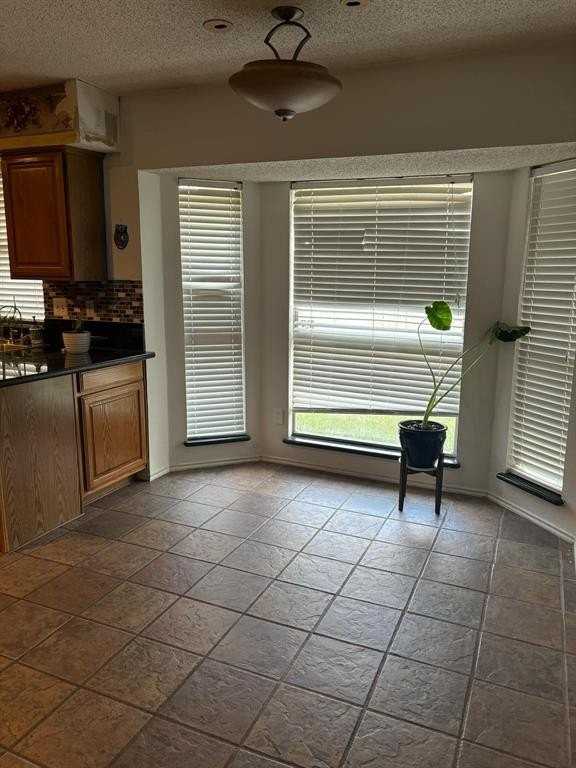 604 Oak Meadow Dr - Photo 7 of 26