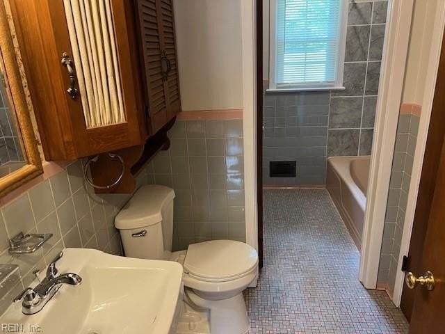 8485 Woodcock St - Photo 5 of 12