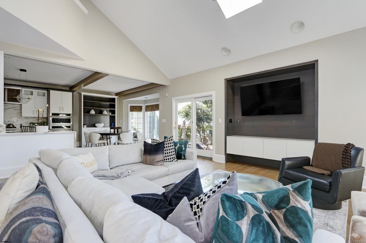 53 Bayside Ct - Photo 5 of 45