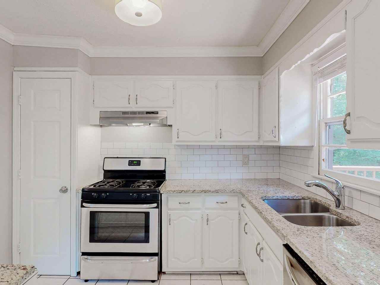 Scott Ln Sw - Photo 6 of 11