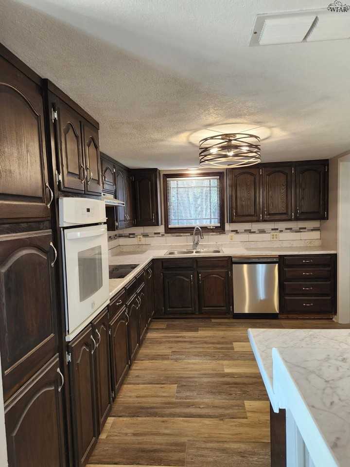 916 Kiowa Dr - Photo 3 of 11