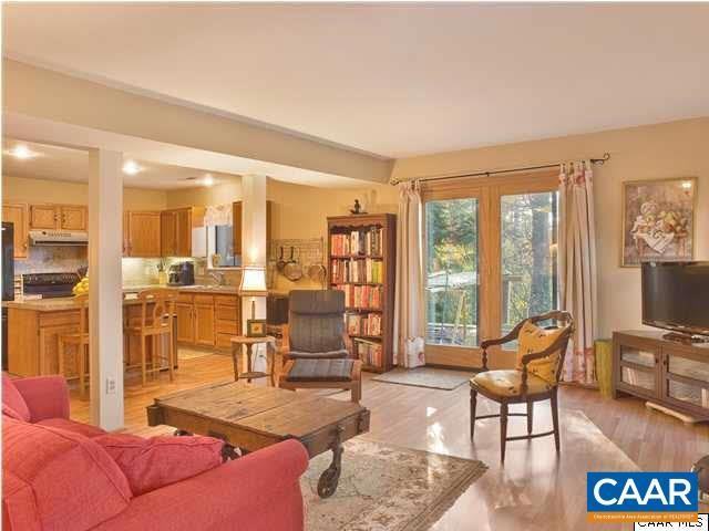 1698 Royal Oak Ct - Photo 2 of 13