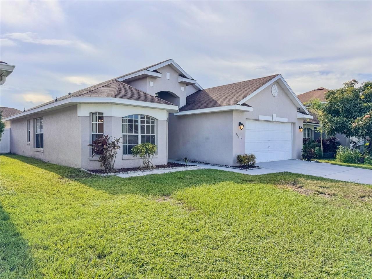 11819 Hatcher Cir - Photo 2 of 33