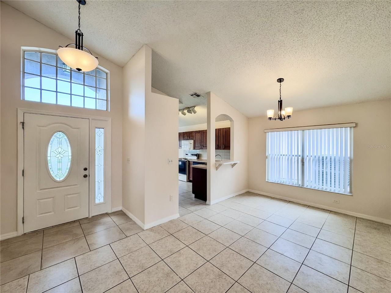 11819 Hatcher Cir - Photo 4 of 33