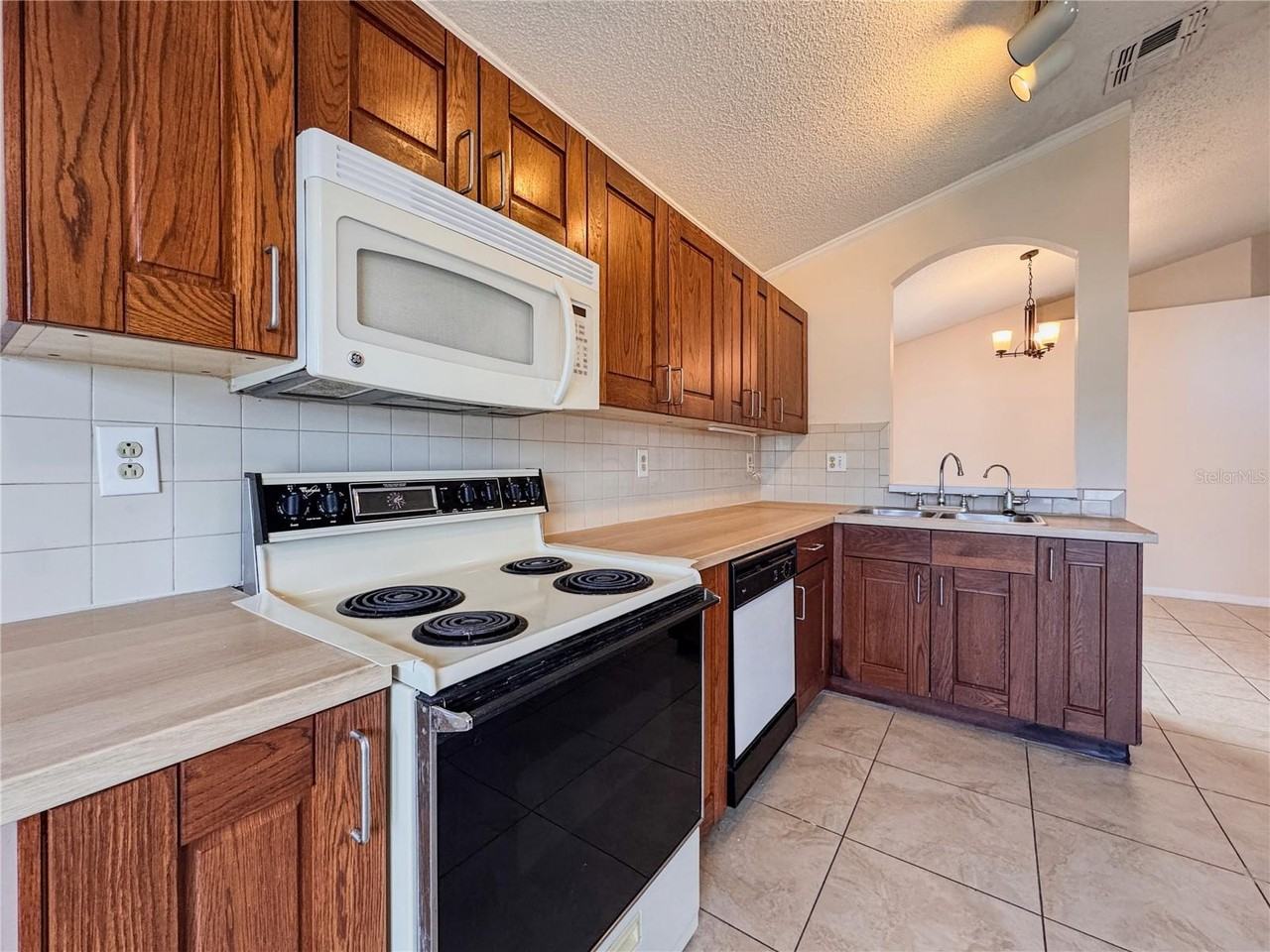 11819 Hatcher Cir - Photo 7 of 33