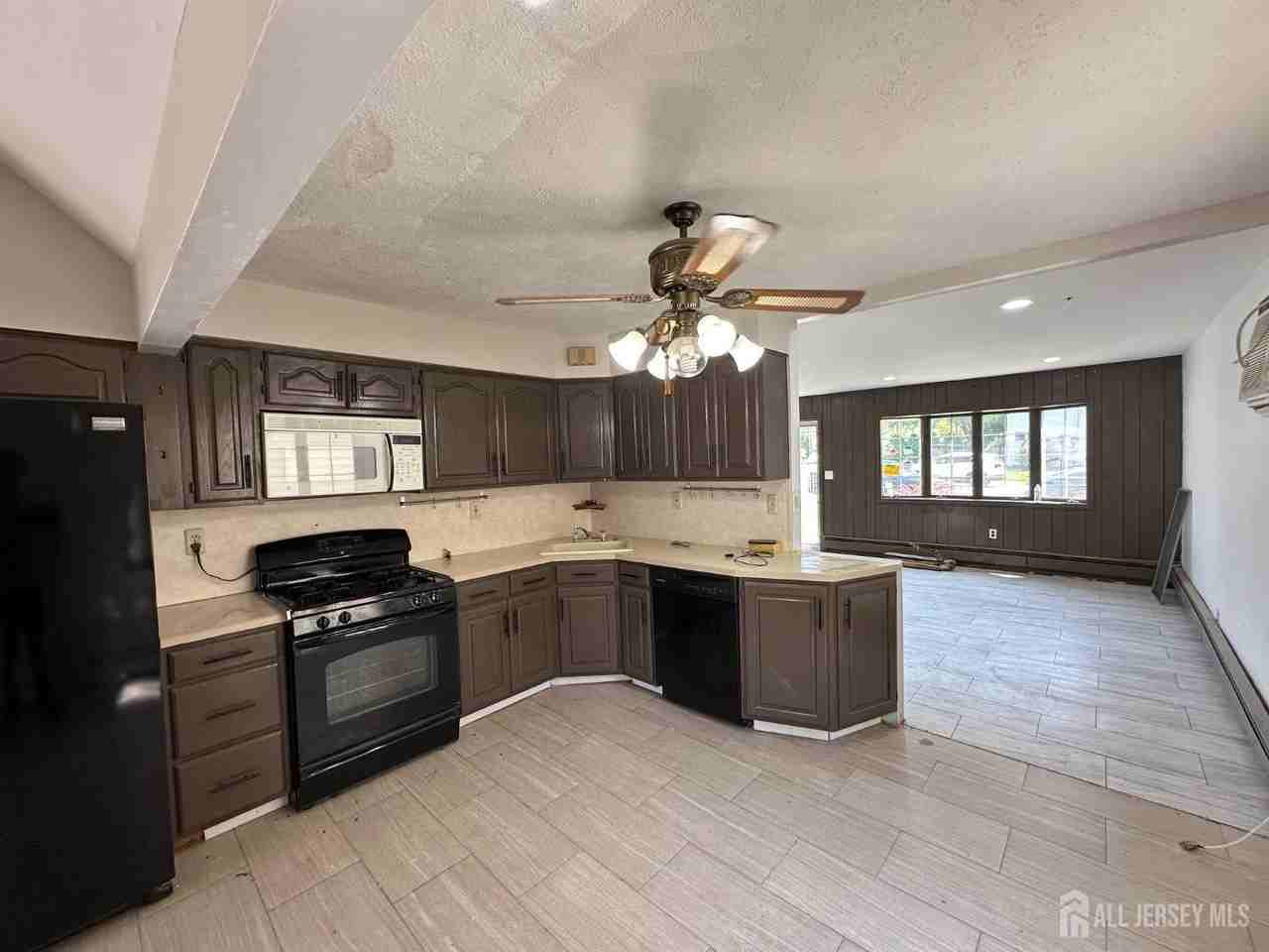128 Homes Park Ave - Photo 3 of 24