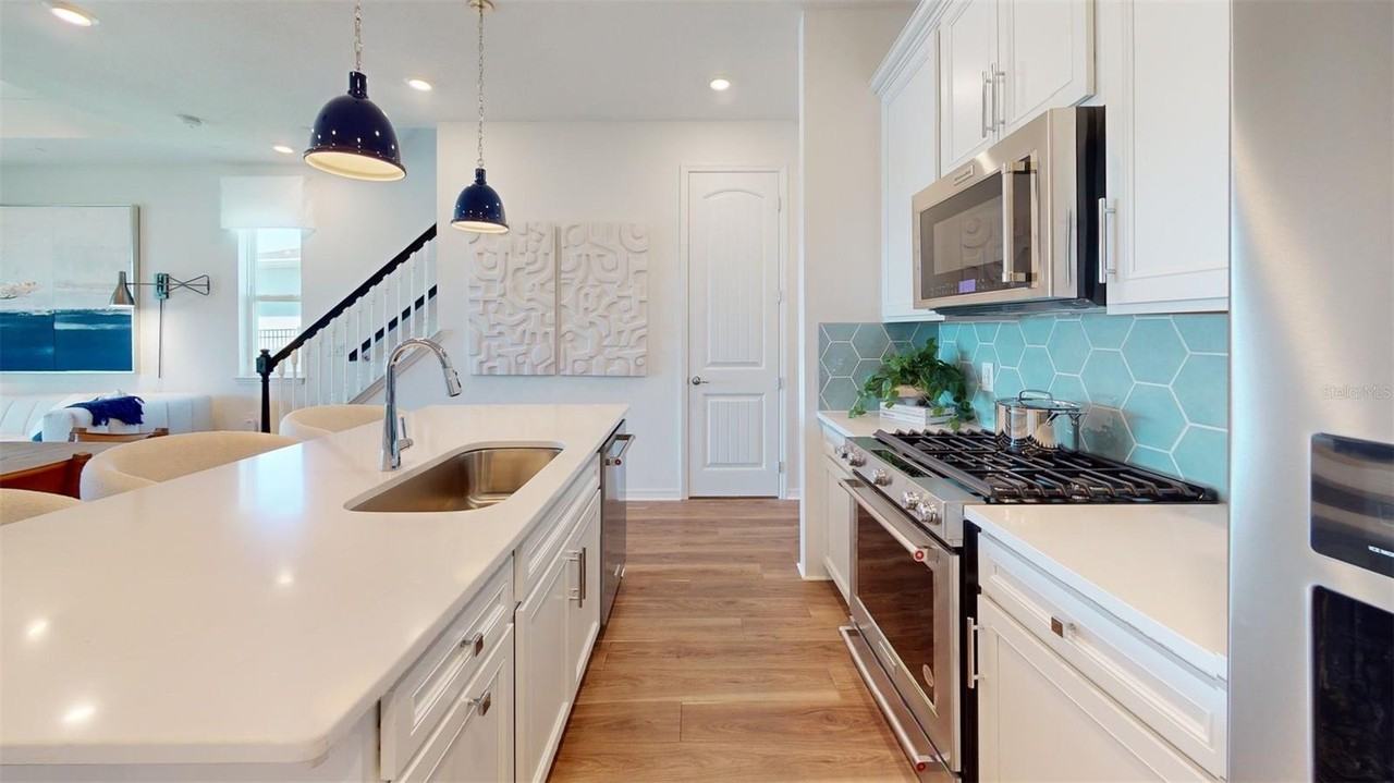 10299 Park Estates Ave - Photo 4 of 50