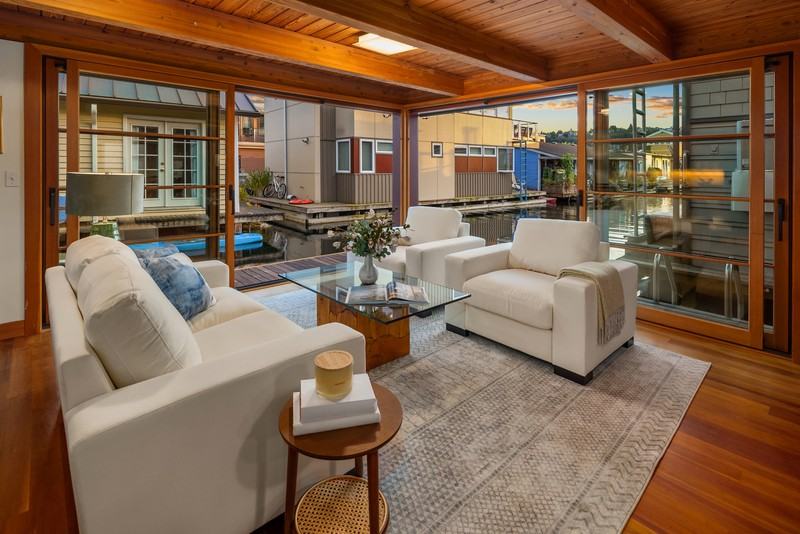 2339 Fairview Ave E #L - Photo 3 of 35