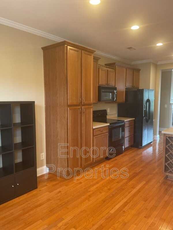 3005 Imperial Oaks Dr - Photo 4 of 17