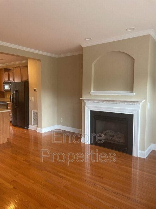 3005 Imperial Oaks Dr - Photo 5 of 17