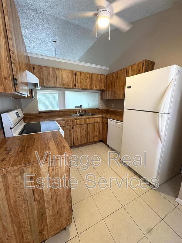 3319 Fox Lake Dr - Photo 2 of 12