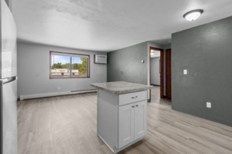 1530 Moraine Ter - Photo 4 of 12